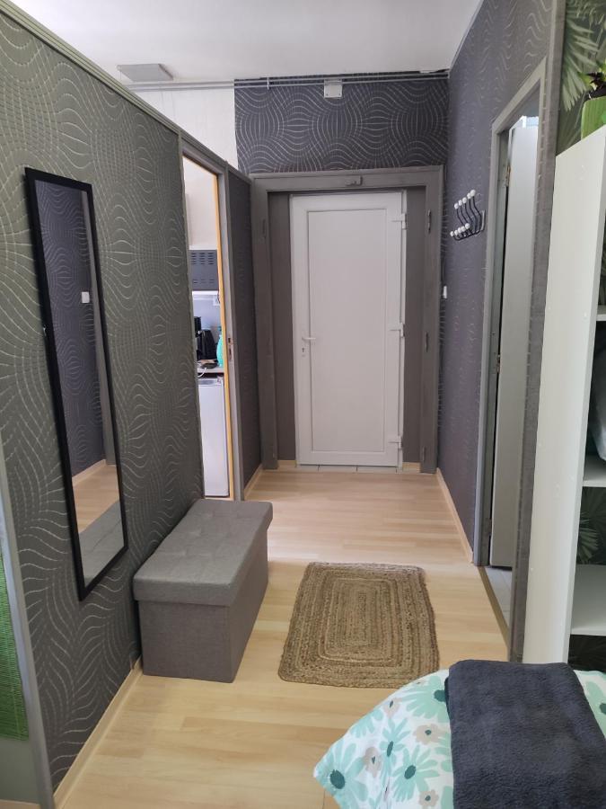Studio Independant Acces Direct Autonome. Le Cateau-Cambresis Exterior photo